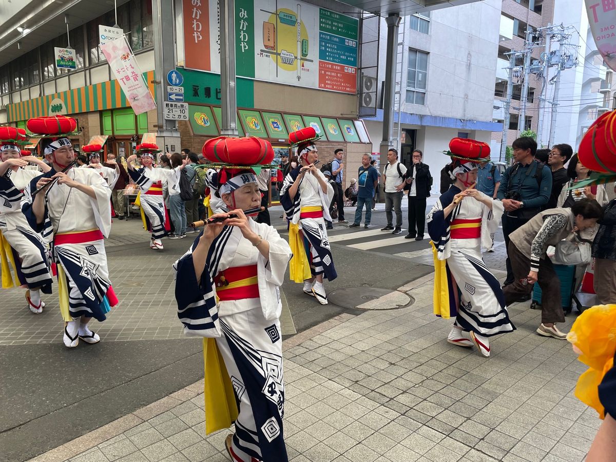 商店街では八月のさんさ踊りも