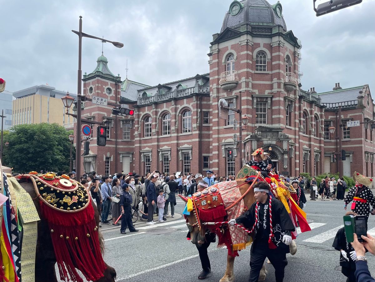 この日は「チャグチャグ馬コ」祭りでした。