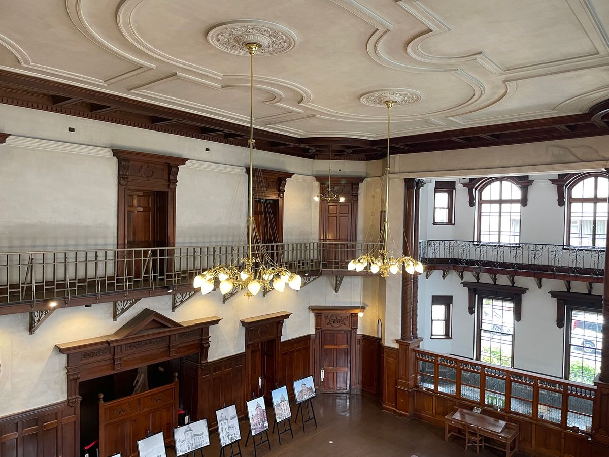 市内に戻って来て、岩手銀行旧本店本館。赤煉瓦造りの趣きのある建物でした。