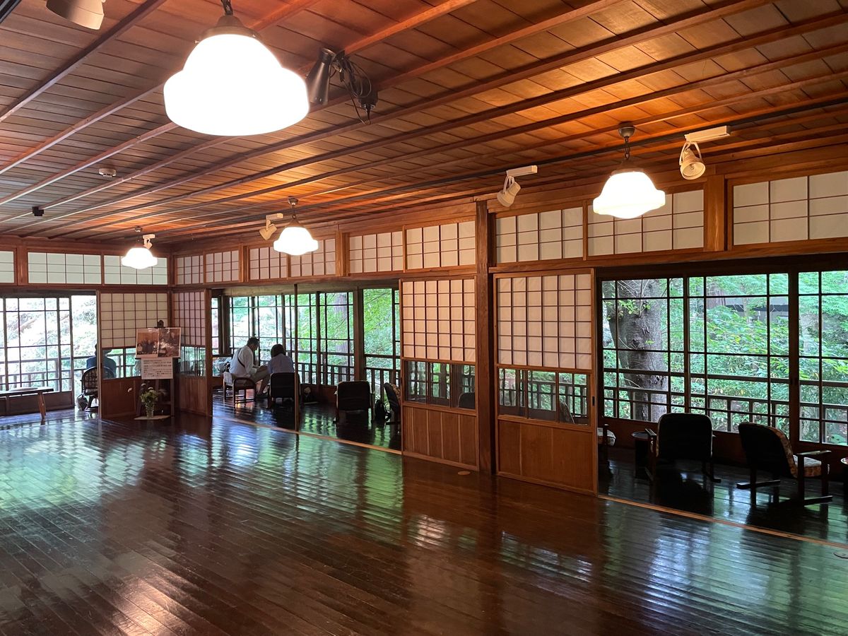 南昌荘。こちらも明治初期の古い建物。