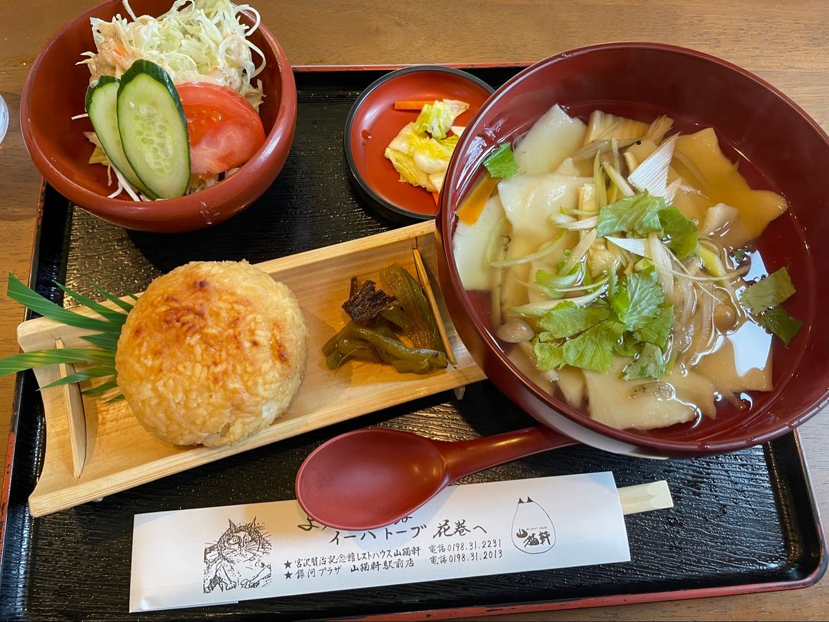 長い階段を登った先にあるレストラン「山猫軒」でちょっと早めのお昼ご飯。ここ...