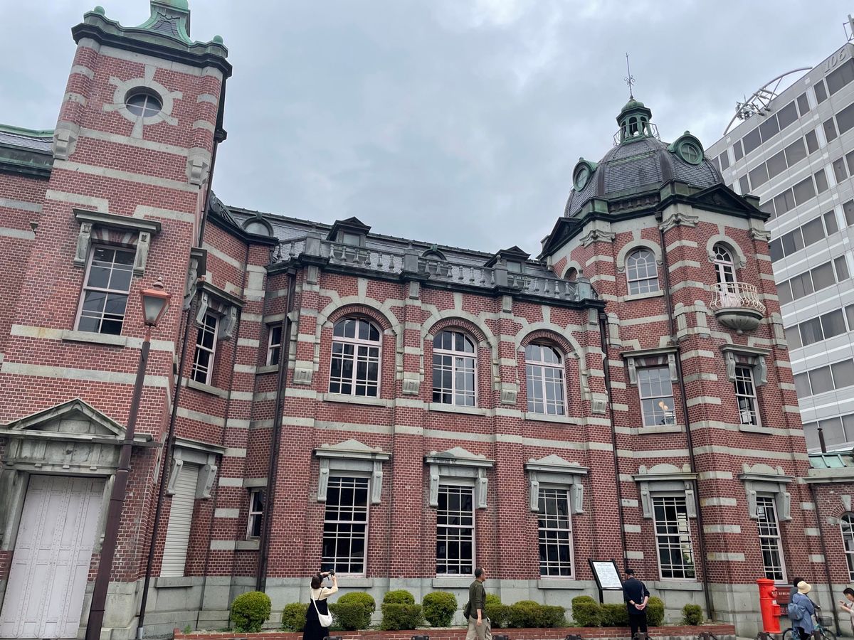 市内に戻って来て、岩手銀行旧本店本館。赤煉瓦造りの趣きのある建物でした。