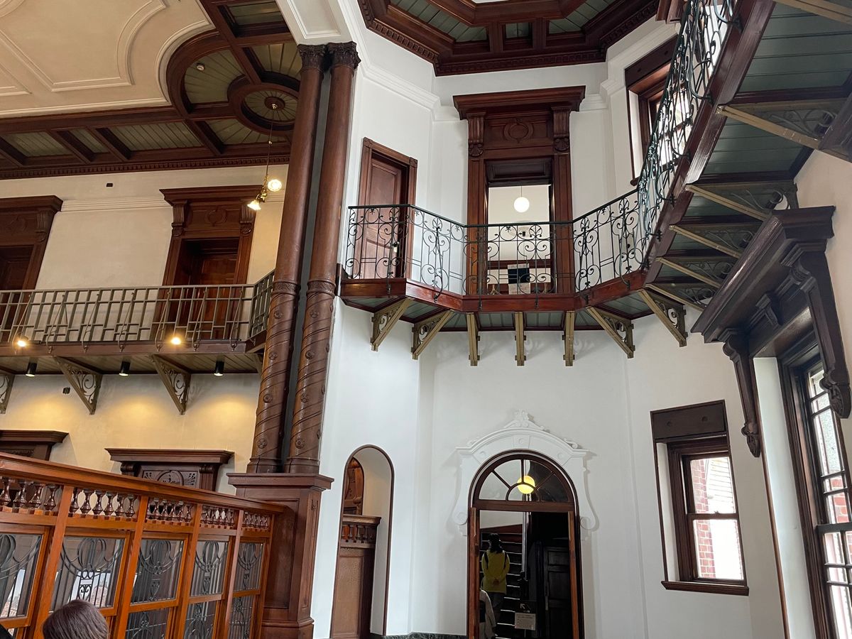 市内に戻って来て、岩手銀行旧本店本館。赤煉瓦造りの趣きのある建物でした。