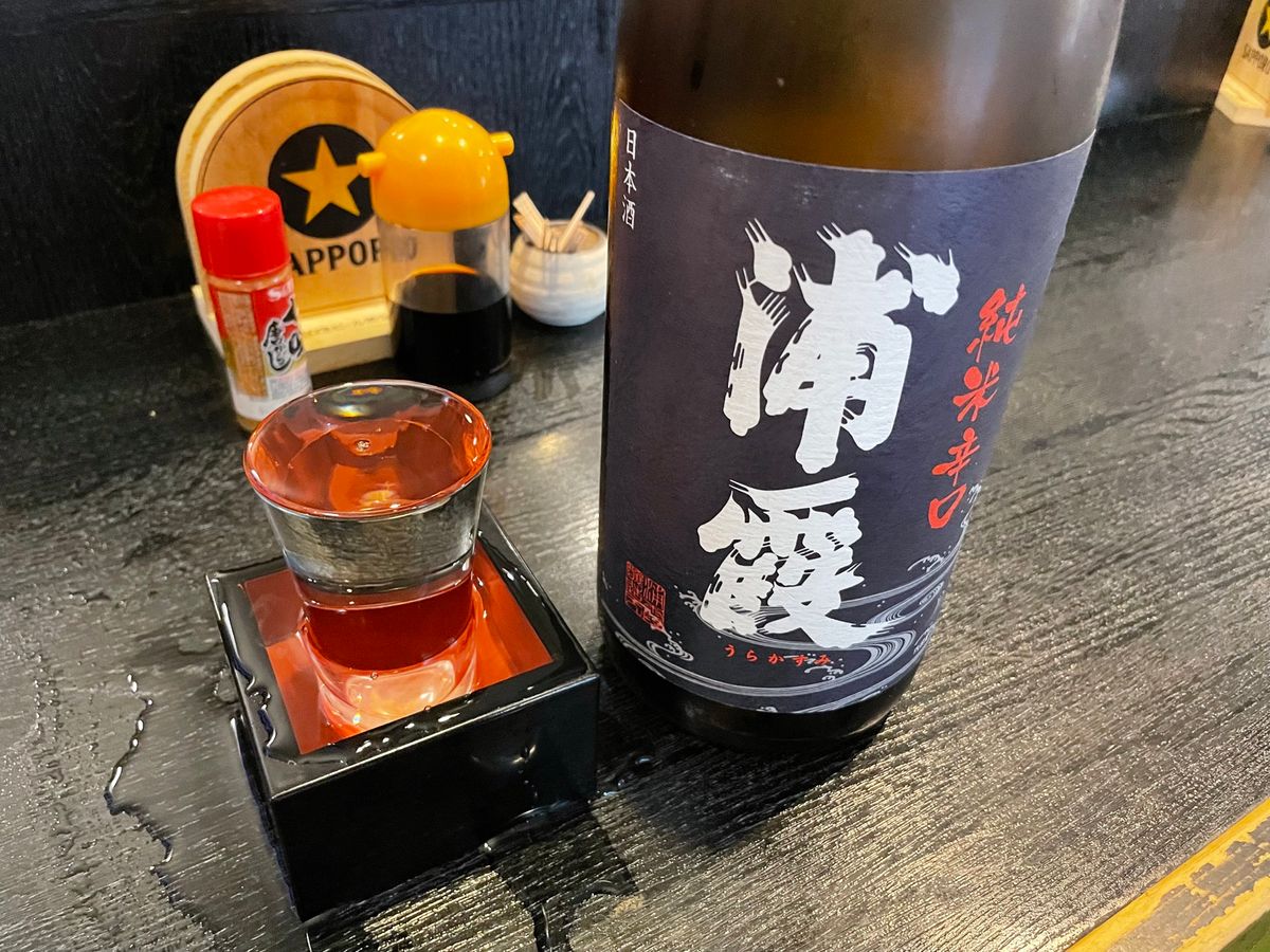 この日の夜はホテル近くにある人気居酒屋「いわし」へ。魚料理と日本酒の美味し...