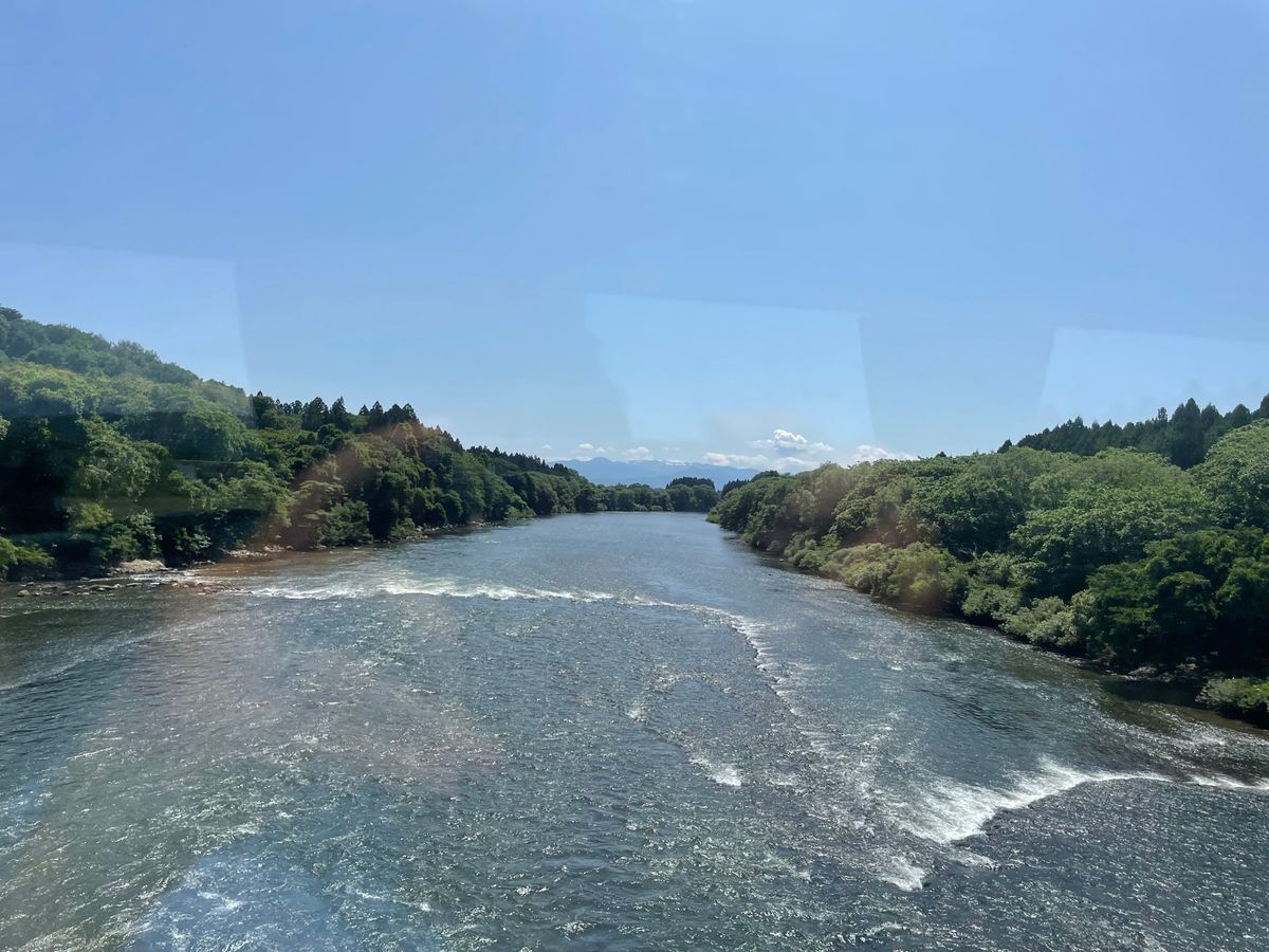 新花巻駅から盛岡駅までは新幹線ではなくて、ローカル線でコトコトと。