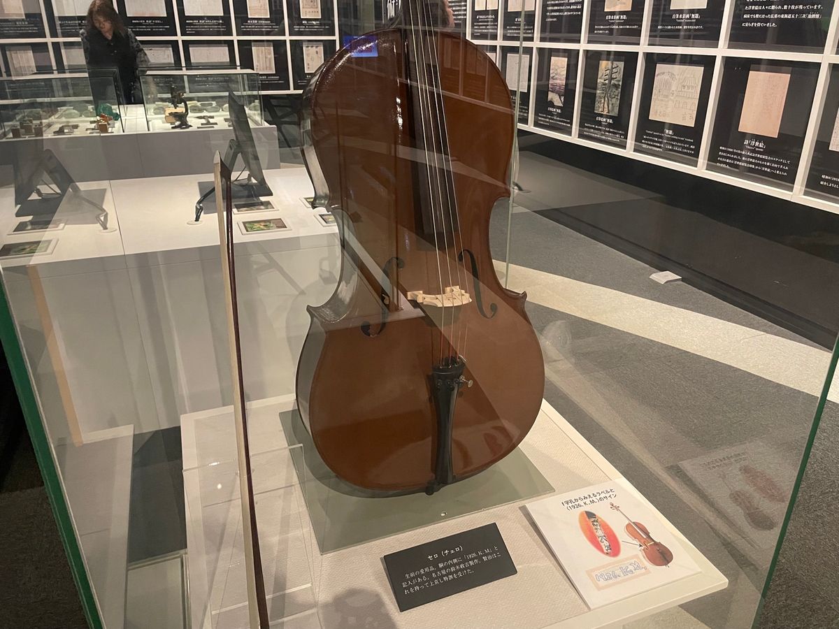 こちらは賢治の作品に関する展示がありました。複写ですが、当時の原稿などが展...