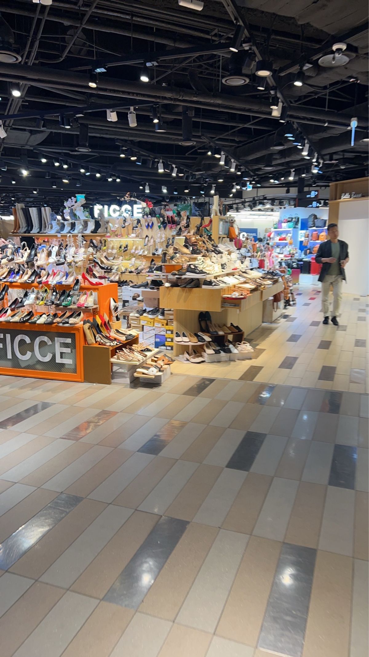 夕方に一人で明洞と東大門へ。