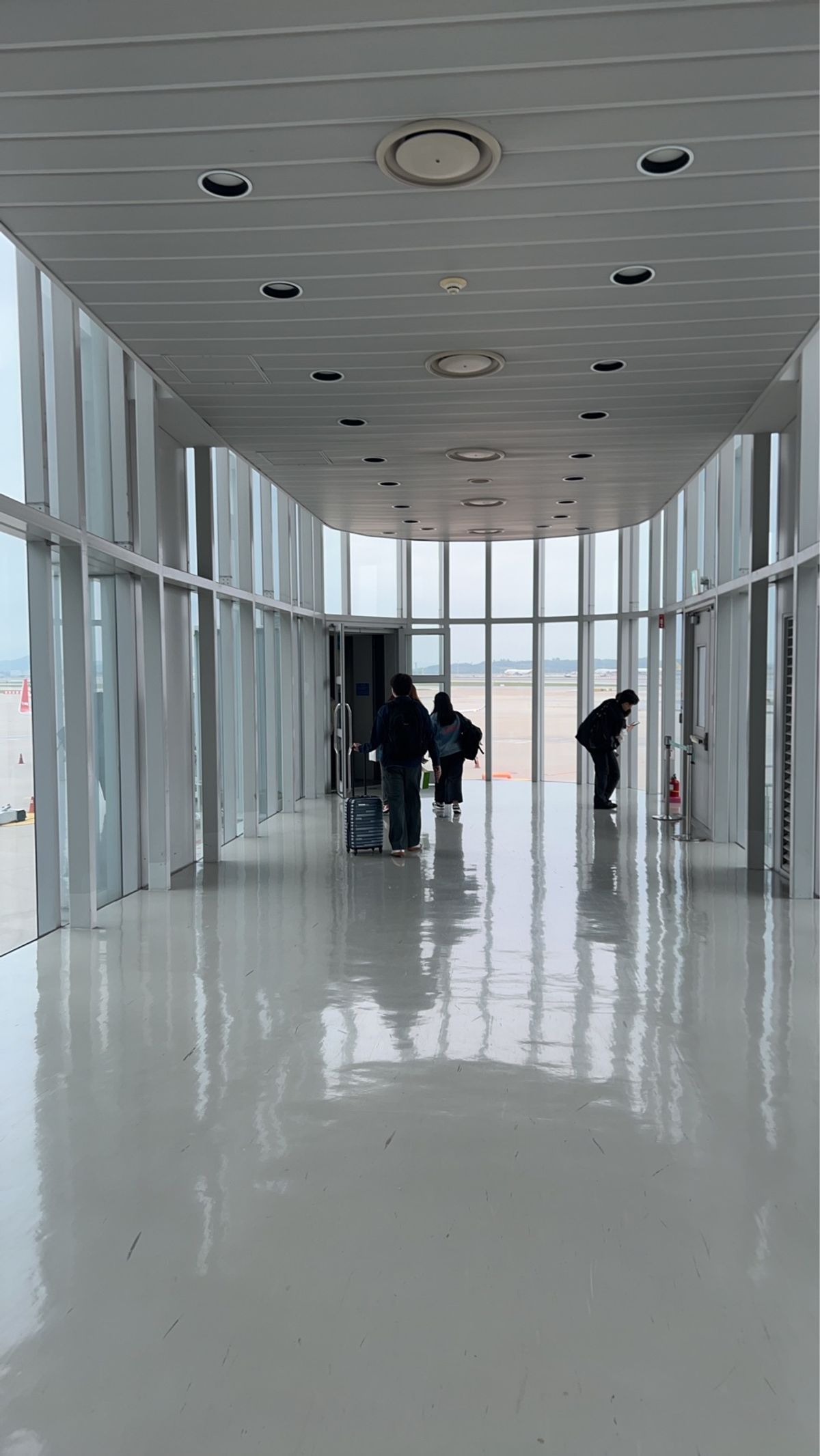 仁川空港です。天気はよくなかったけど、充実した旅行でした。一人でも楽しかっ...