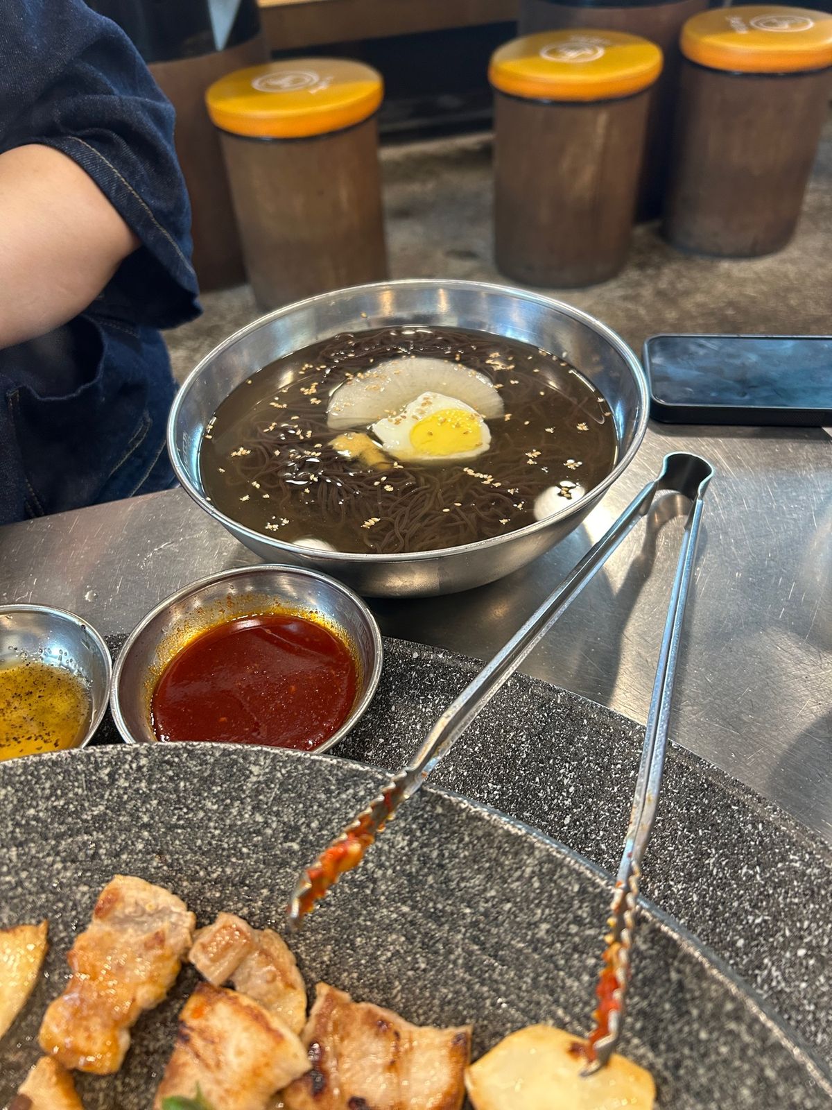 友達と初めての場所、ムンレという所に行きました。まだ観光客はいなくて、最近...