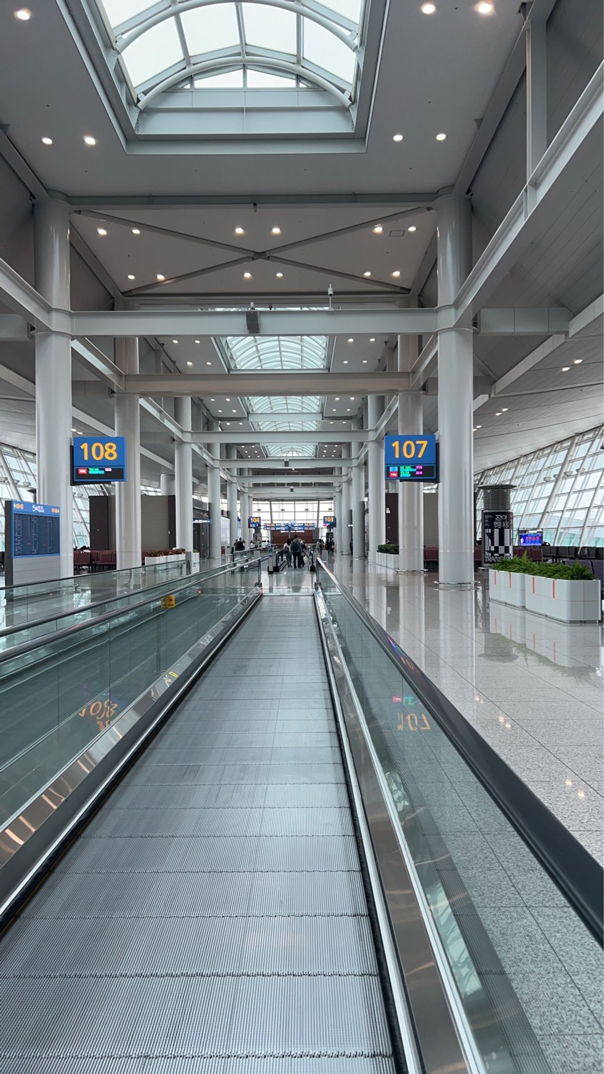 仁川空港です。天気はよくなかったけど、充実した旅行でした。一人でも楽しかっ...