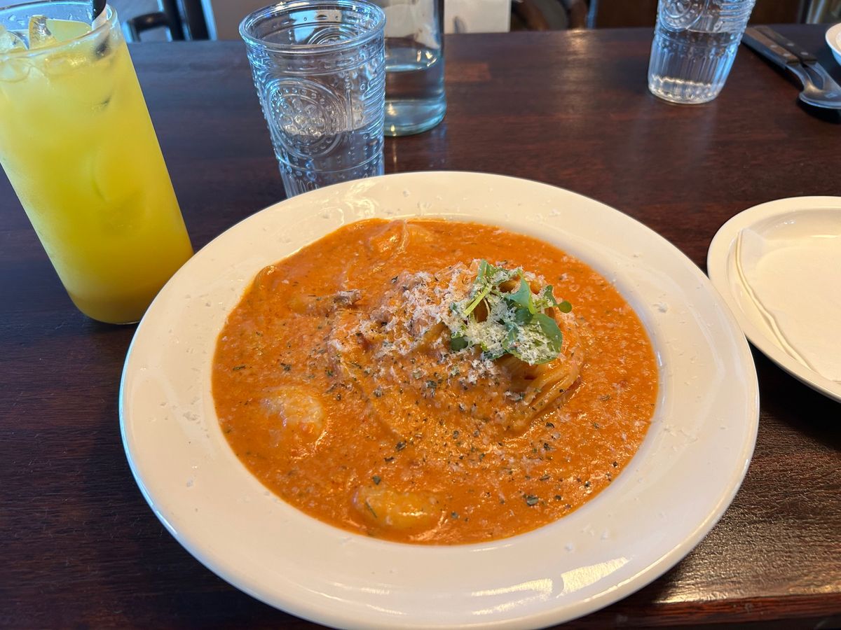 3日目も急遽友達に会ってもらって、お昼にパスタを食べに行きました。私はロゼ...