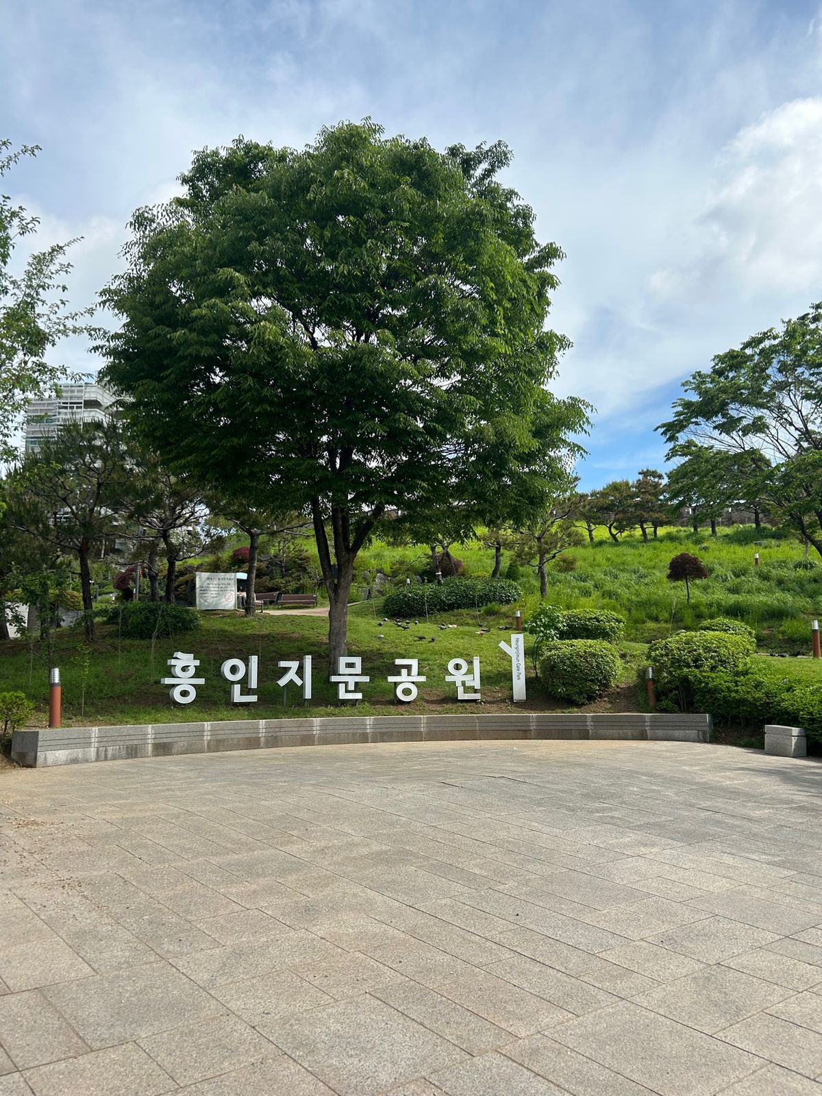 韓国人の友達と会う前に時間があったので、地下鉄を途中下車して東大門付近でち...
