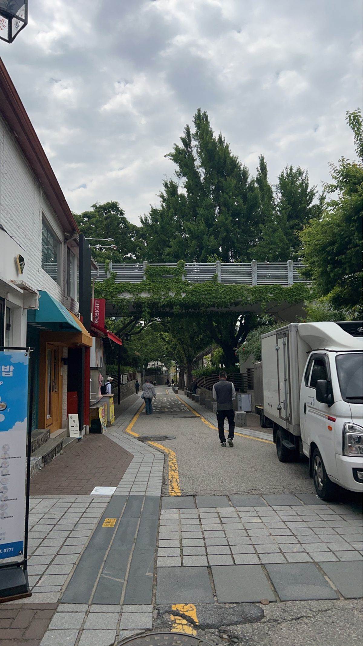 日本に帰るまでに時間があったので、また一人で観光に。景福宮と三清洞へ。滞在...
