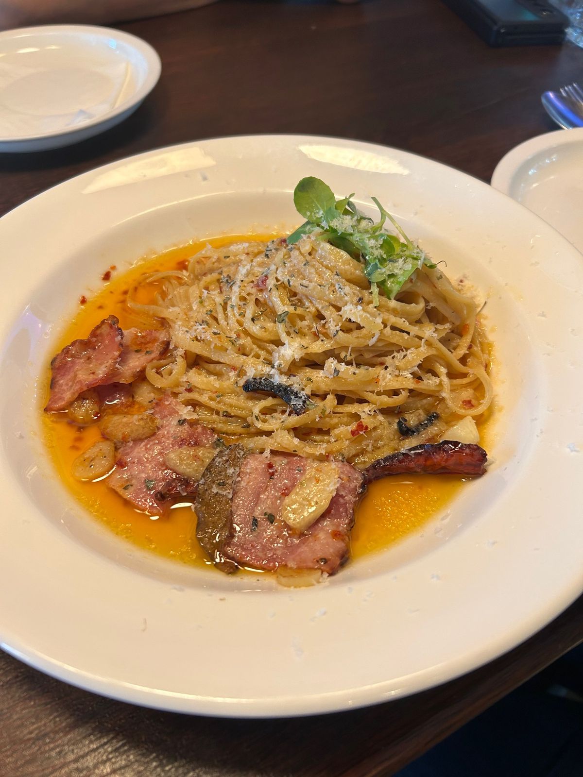 3日目も急遽友達に会ってもらって、お昼にパスタを食べに行きました。私はロゼ...