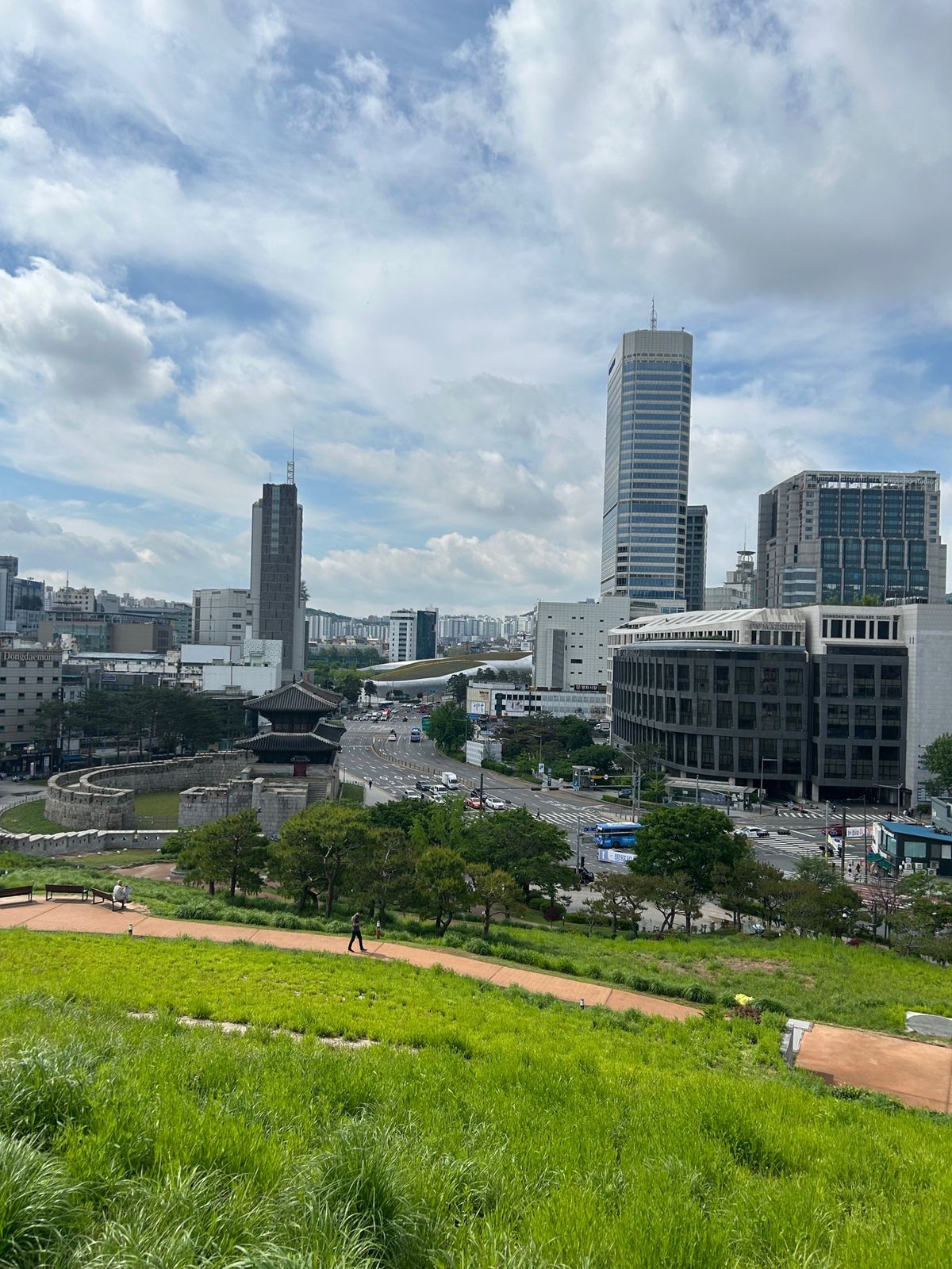 韓国人の友達と会う前に時間があったので、地下鉄を途中下車して東大門付近でち...