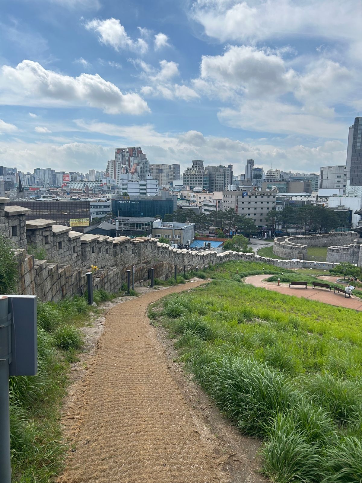 韓国人の友達と会う前に時間があったので、地下鉄を途中下車して東大門付近でち...