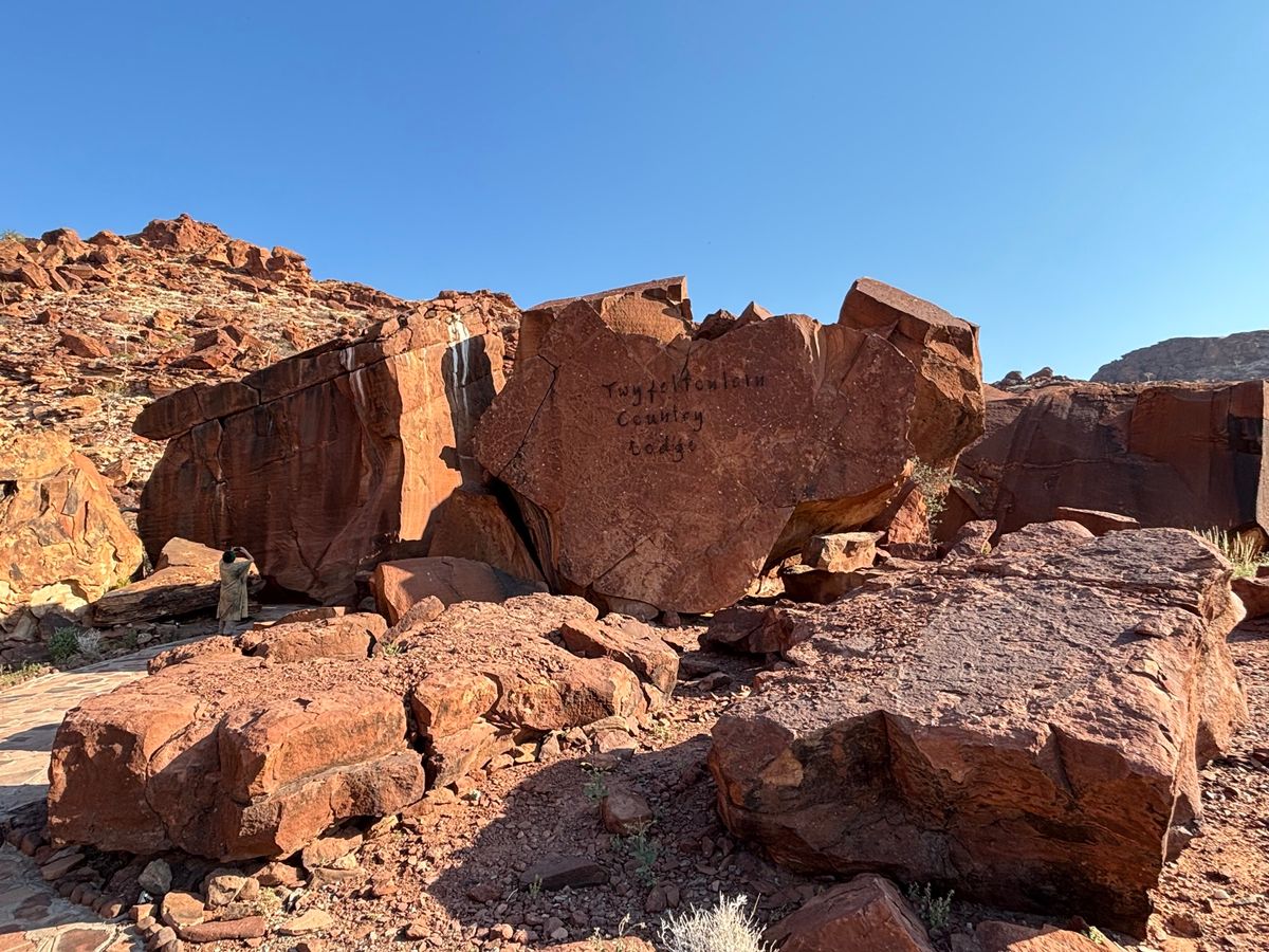 Twyfelfontein Country Lodge
岩山の麓にリゾート...