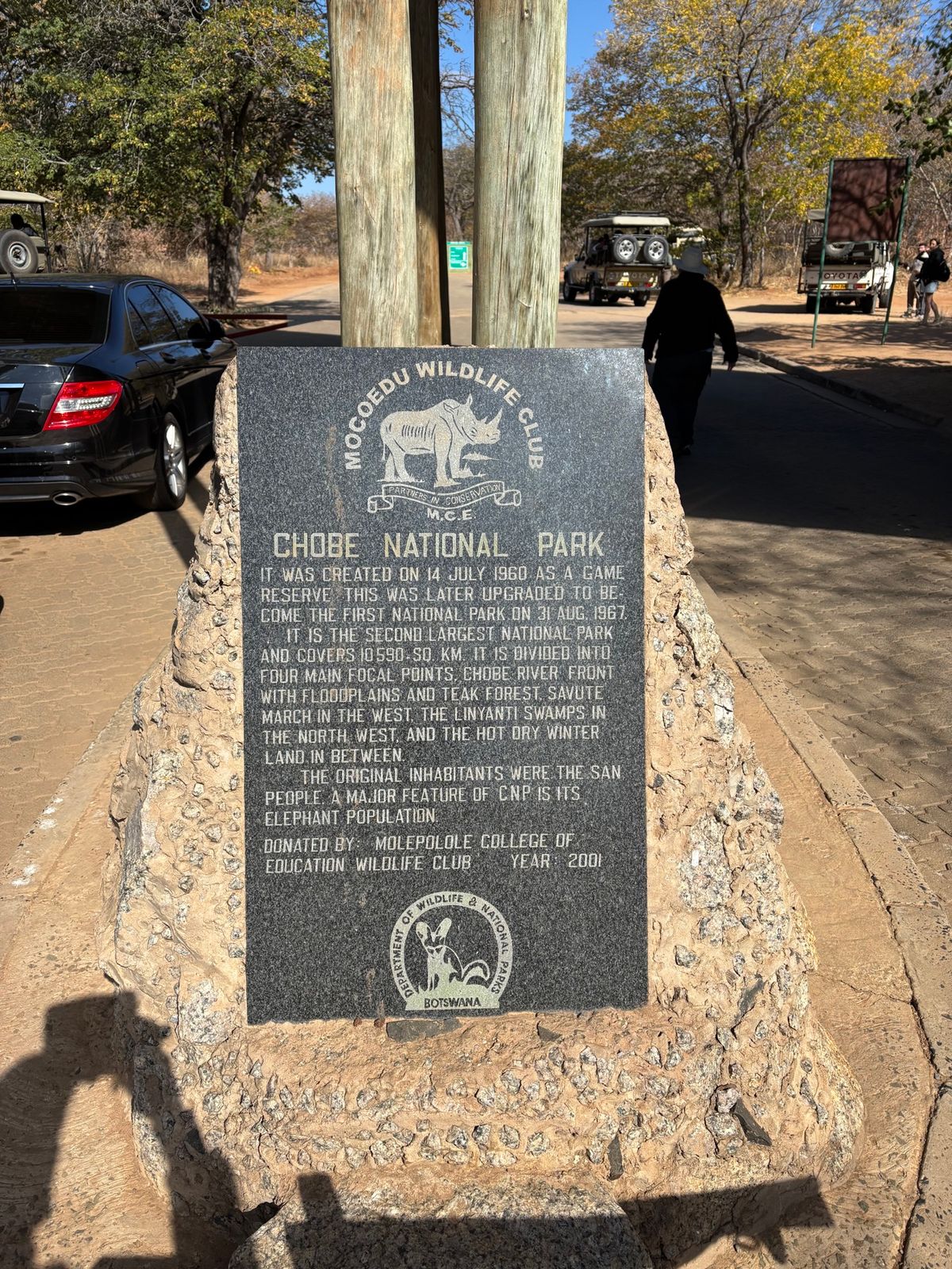 チョベ国立公園でサファリに行きました。他の国立公園ではなかなか見れないカバ...