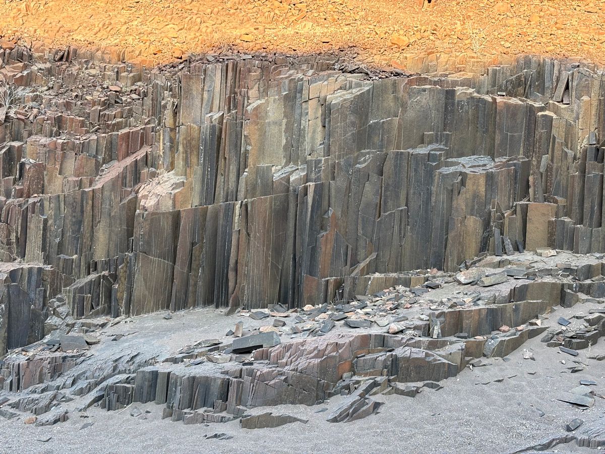 Organ Pipes
東尋坊のような規則正しい形状の岩が並んでいます。オ...