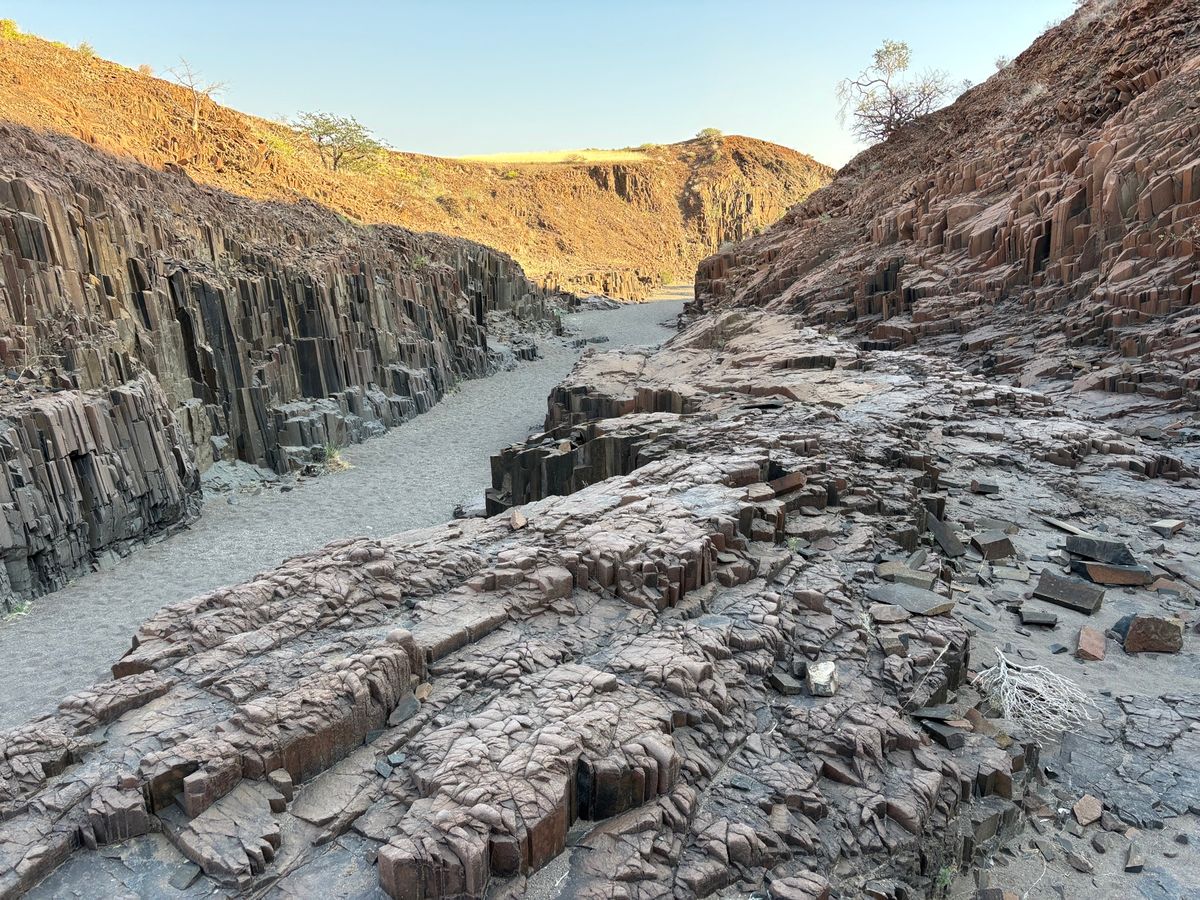 Organ Pipes
東尋坊のような規則正しい形状の岩が並んでいます。オ...