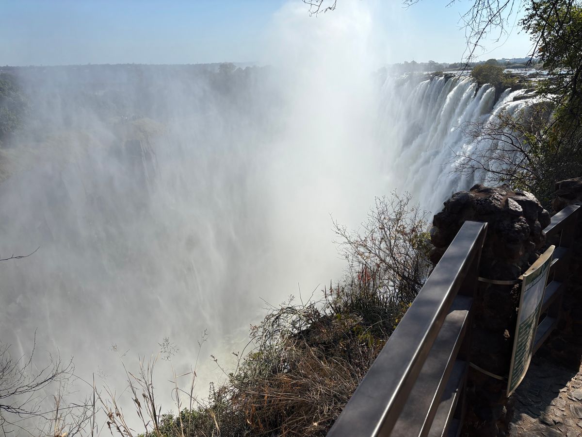 ヴィクトリアフォールズ　ザンビア側
滝との近さでいうとこちらの方が近く感じ...