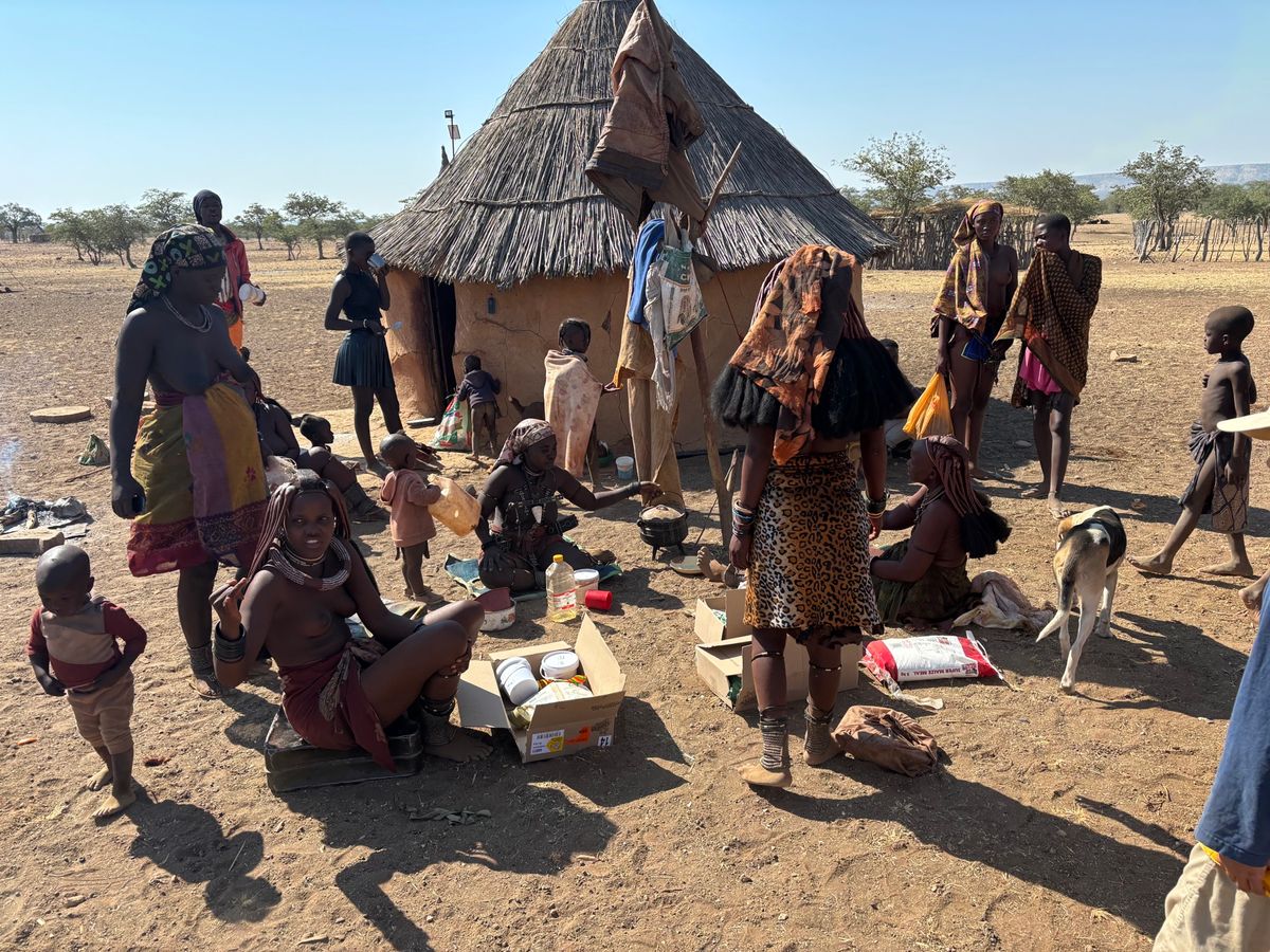 ガイドツアーにてヒンバ族の村へ訪問しました。噂通りの綺麗な容姿ですごくフレ...