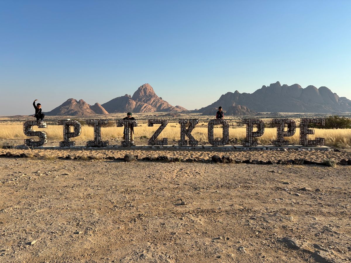 シュピツコッペ1
サン族がブッシュの中で生活しており、ブッシュマンと呼ばれ...