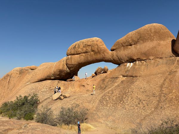 ナミビア・ナミブ砂漠「ナミビア、ジンバブエ、南アフリカ」の写真：シュピツコッペ3
岩のブリッジへ行きました