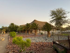 ELEGANT DESERT LODGEに宿泊しました。レンタカーのタイヤ...