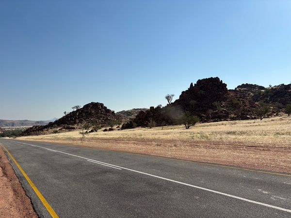 ナミビア・ナミブ砂漠「ナミビア、ジンバブエ、南アフリカ」の写真：ホテルへ向かう途中