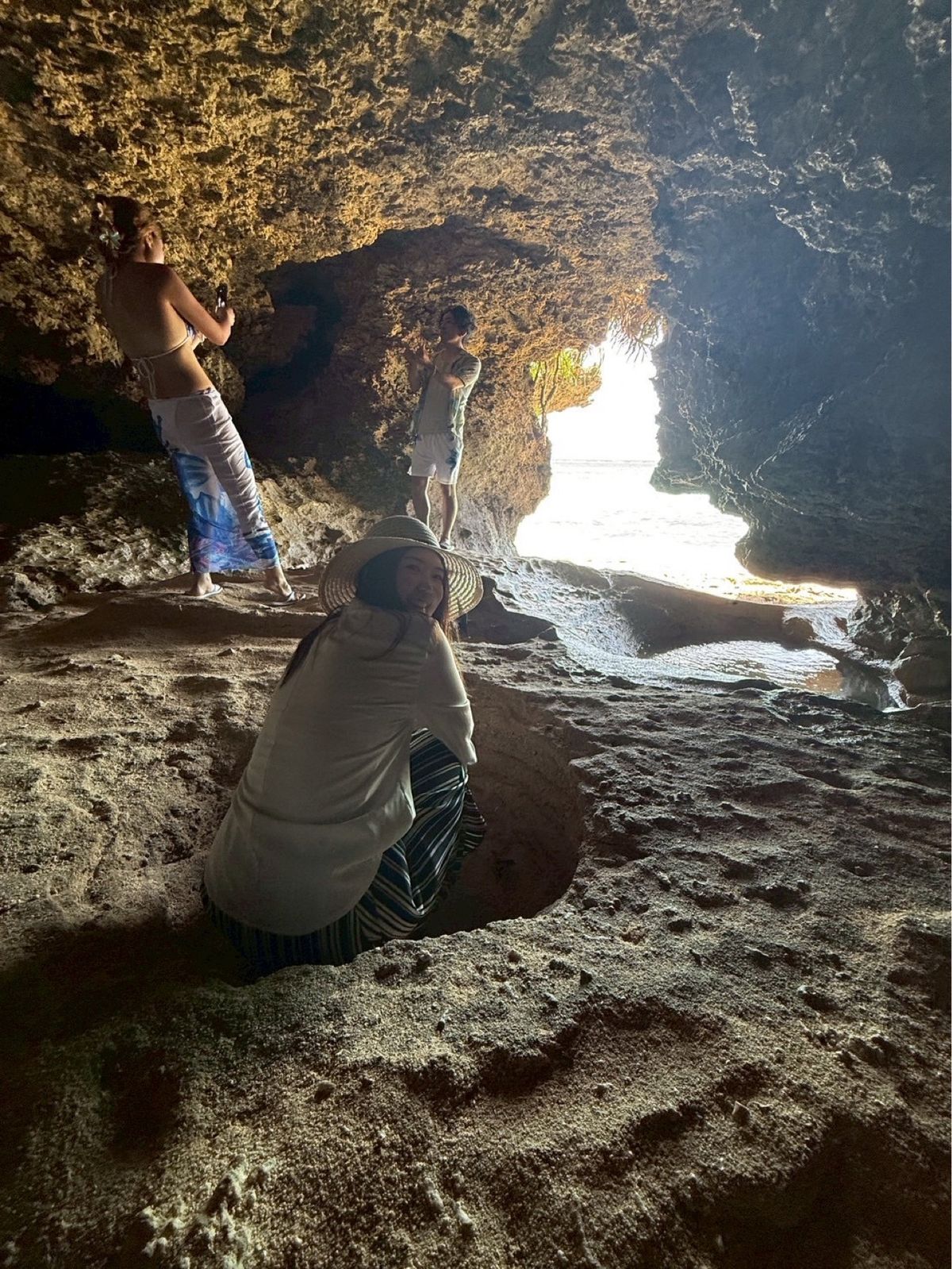 洞窟もいった
（石を持って重いと思ったら女の子か男の子かわかるっていうのが...