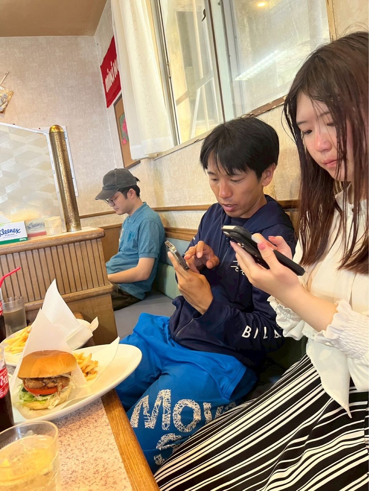 洞窟もいった
（石を持って重いと思ったら女の子か男の子かわかるっていうのが...