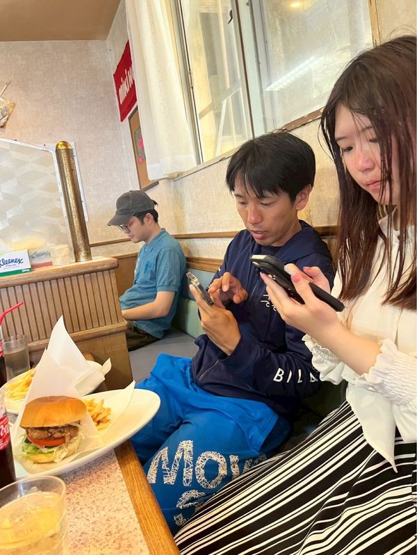 日本・沖縄県「2025沖縄ASOBU旅行」の写真：洞窟もいった
（石を持って重いと思ったら...