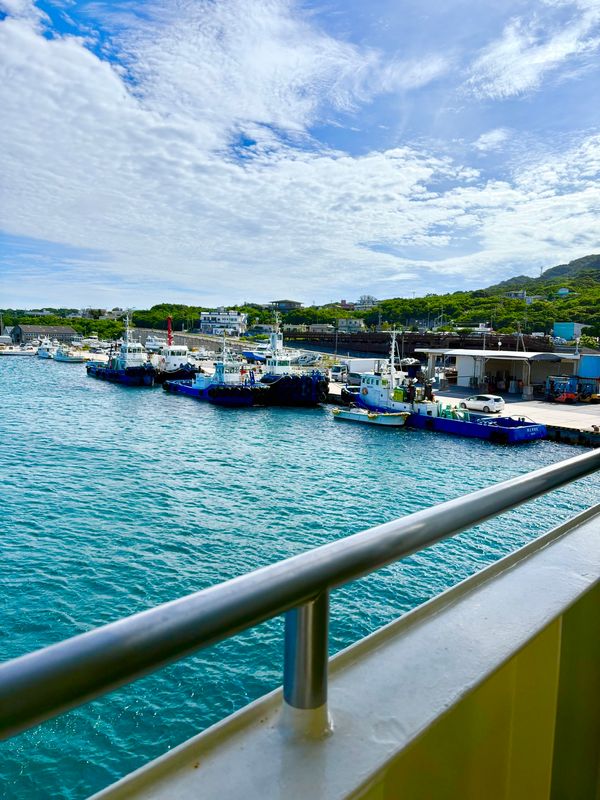 日本・沖縄県「2025沖縄ASOBU旅行」の写真：朝よしくんが起きてそのタイミングで起きな...