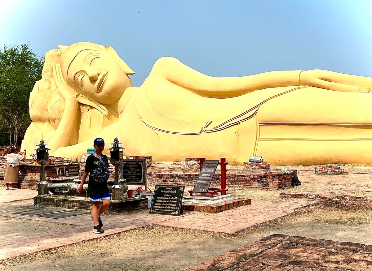 ミャンマー地震の翌日(3/29)には鉄道が走り出したので、鉄道で 古都アユ...