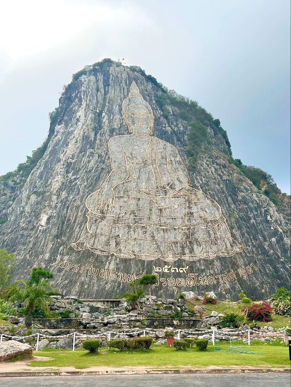 タイ・Bangkok「Thailland 2025」の写真：ワット カオシーチャン
サメサン島シュノ...