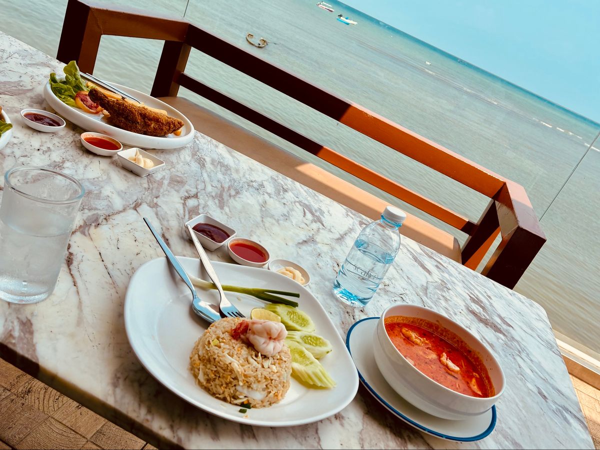 ワット カオシーチャン
サメサン島シュノーケルツアー