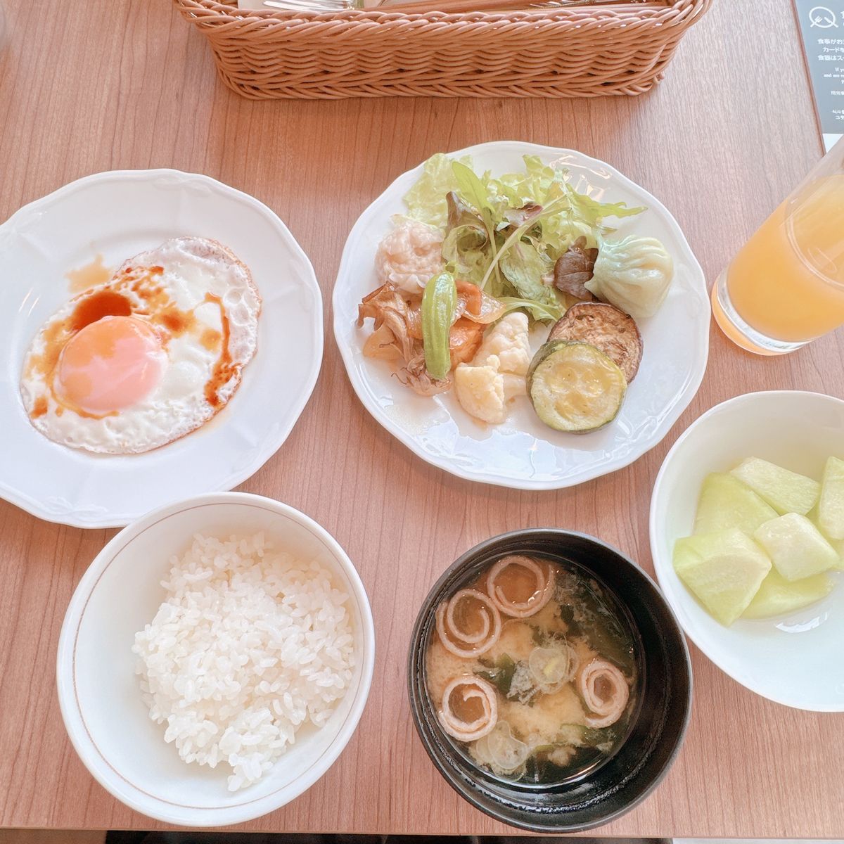 6月29日

朝ごはん種類は少なめだけどとっても美味しい！
お味噌汁が濃す...