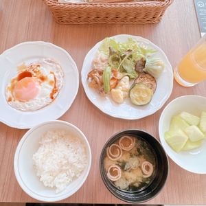 朝ごはん種類は少なめだけどとっても美味しい！
お味噌汁が濃すぎずとっても美...