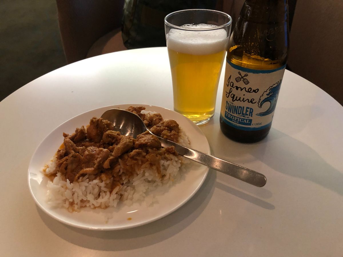 レンタカーを返してQANTASラウンジへ