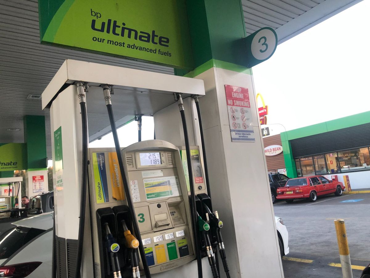 レンタカーを返してQANTASラウンジへ