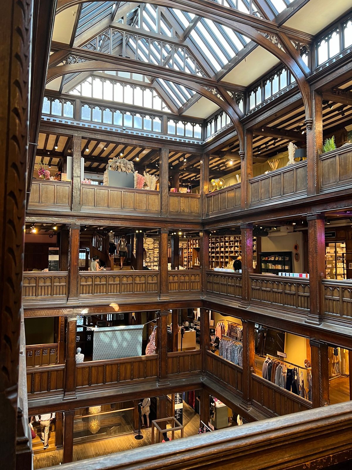 名前思い出せないけど、授業で習ったやつ😂
ほんと歴史を感じた、語彙力皆無に...