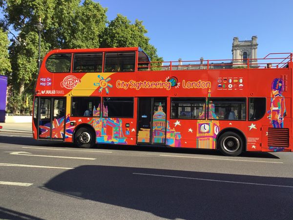 イギリス(英国)・ロンドン「イギリス」の写真：バスだー！！