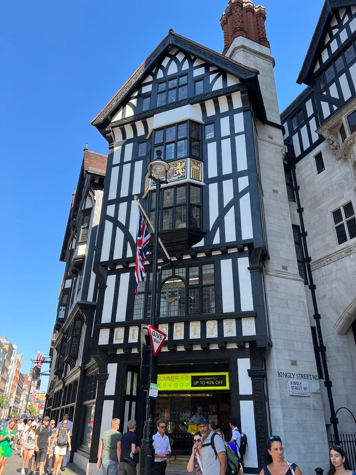 名前思い出せないけど、授業で習ったやつ😂
ほんと歴史を感じた、語彙力皆無に...