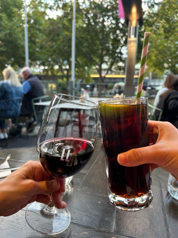 オーストラリア連邦・メルボルン「オーストラリア」の写真：夜景とステーキと飲み物最高🥳
ステーキの...