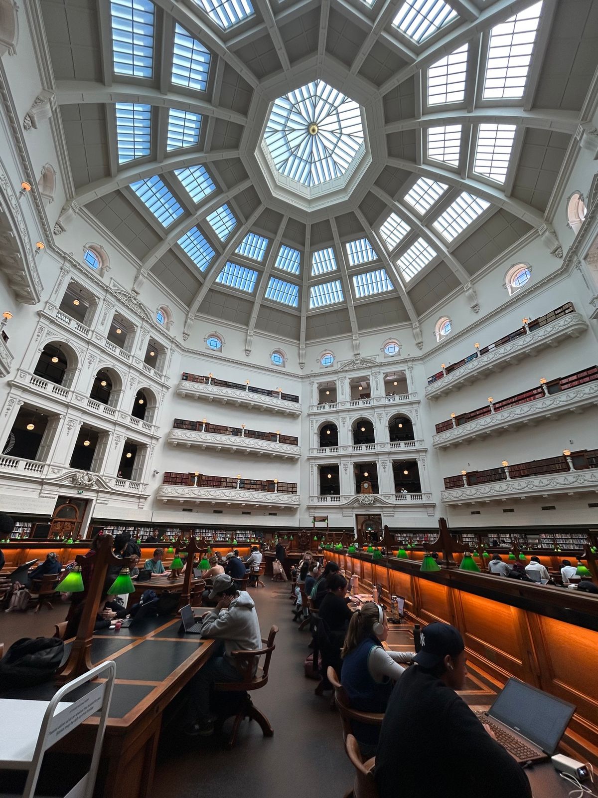 ビクトリア州立図書館めっちゃ美しかった
オーストラリア最古の図書館です·͜·ᰔᩚ