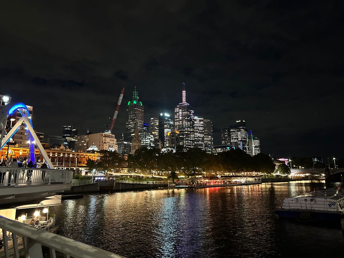夜景とステーキと飲み物最高🥳
ステーキの満腹度ー👍