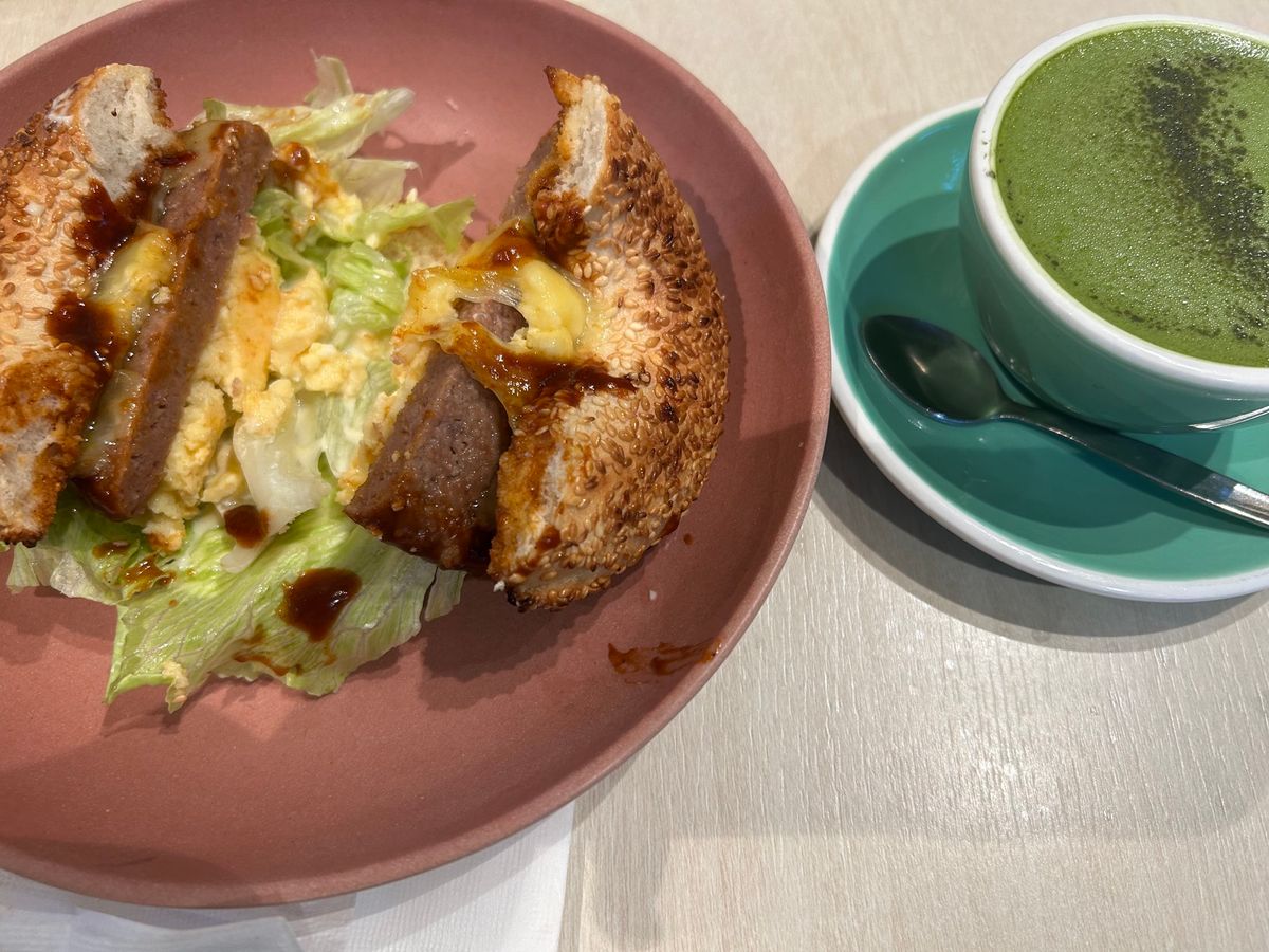 朝行ったベーグル屋さん美味しかった😋
ベーグル1つの満腹度が凄い👍