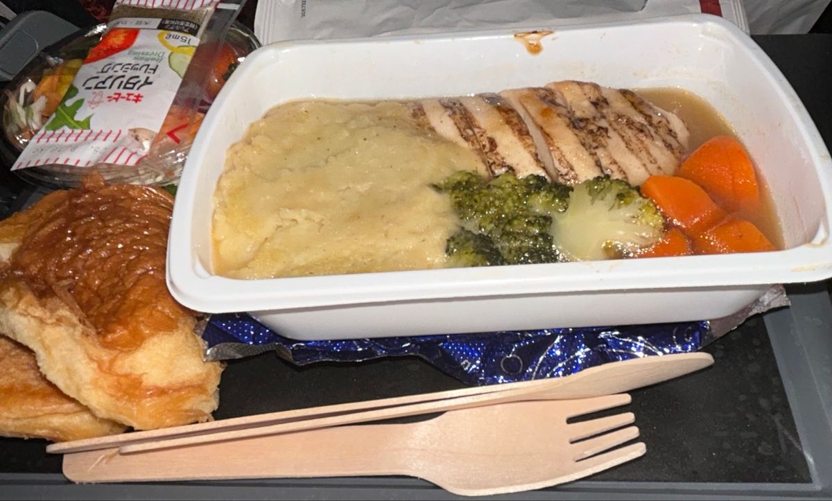 外国の航空会社に緊張だった😳💦
CAさん美男美女だったなぁ