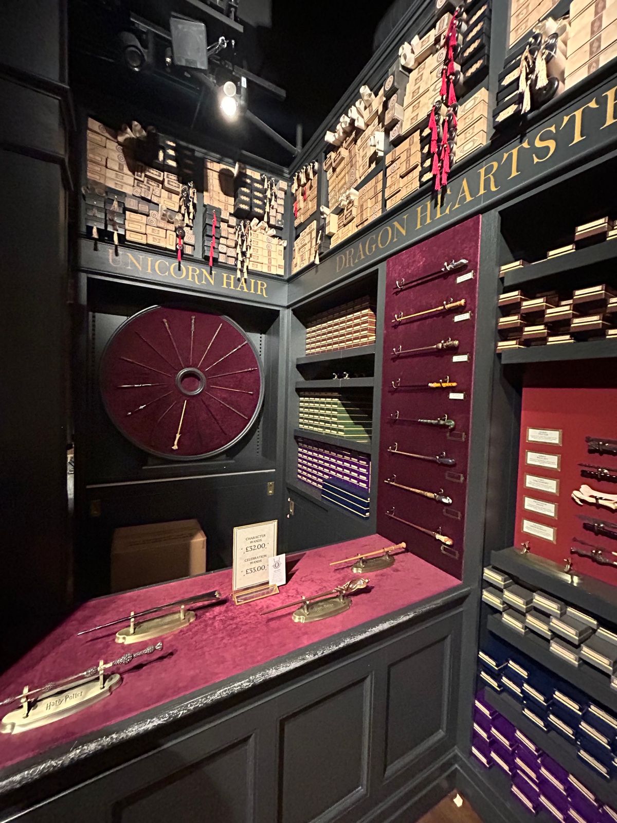 ロンドン到着。
ホテルにチェックインして、一息ついたらキングスクロス駅へ。...